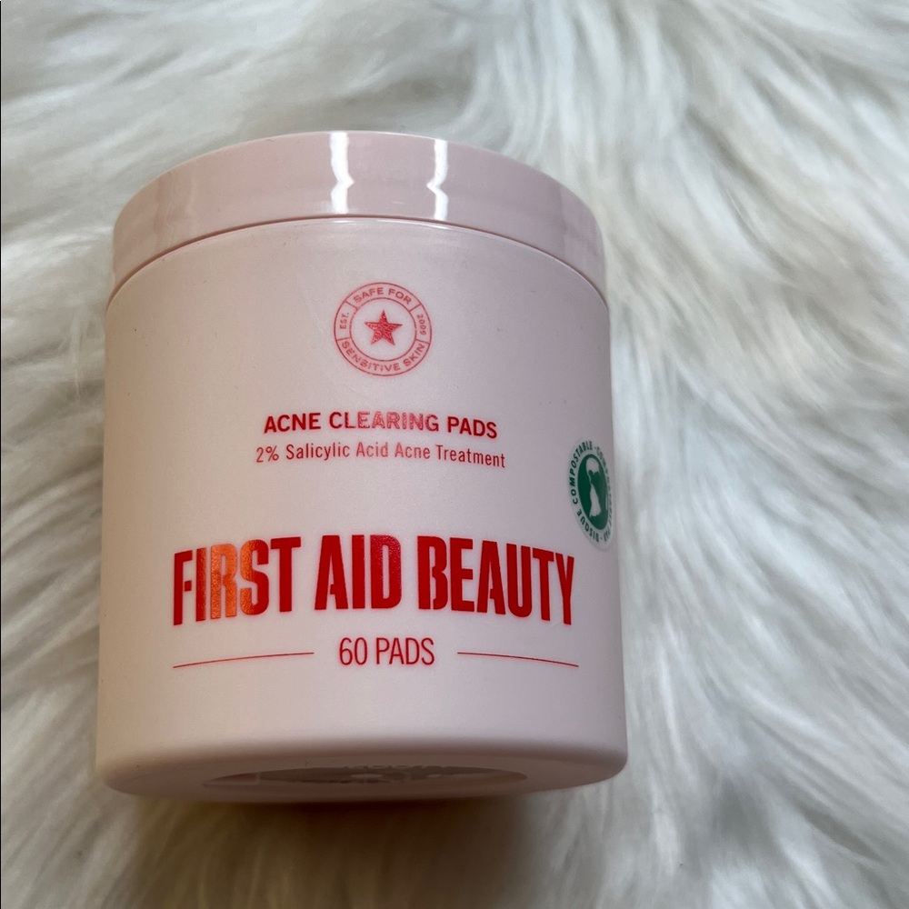 First Aid Beauty Acne Clearing Pads - 60 Pads